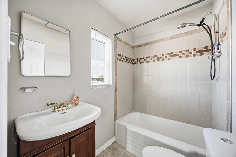 6105 Bayway Drive Baytown, TX 77520