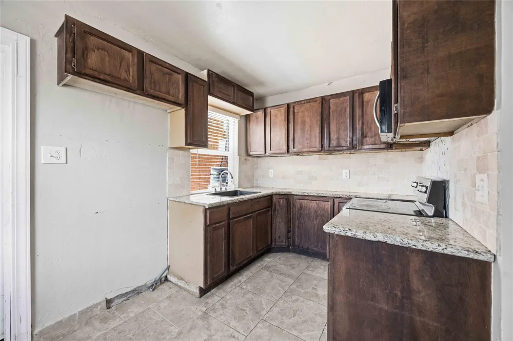 6105 Bayway Drive Baytown, TX 77520