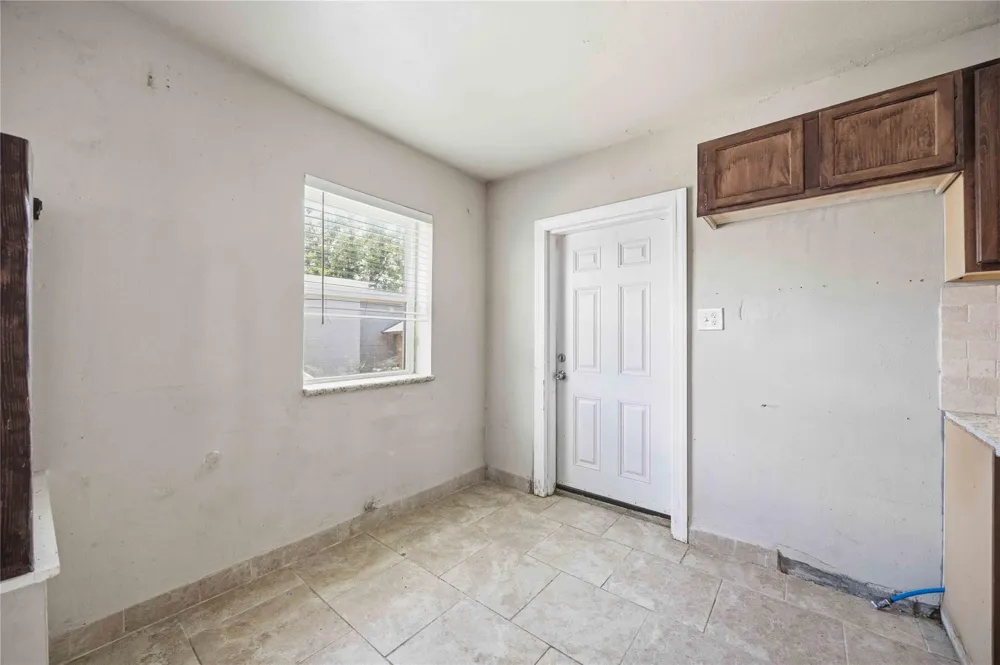 6105 Bayway Drive Baytown, TX 77520
