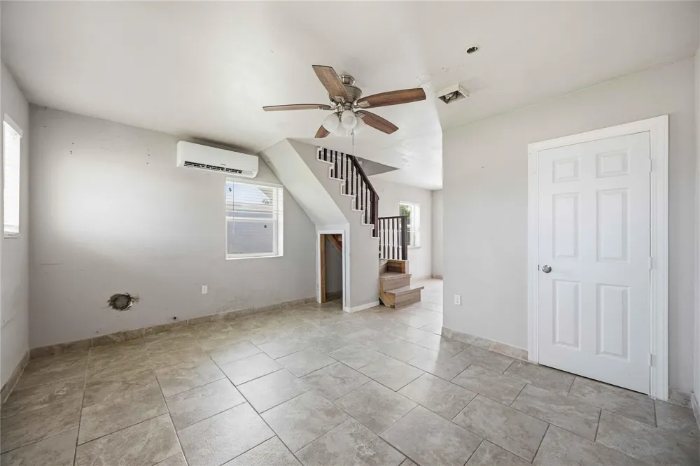 6105 Bayway Drive Baytown, TX 77520