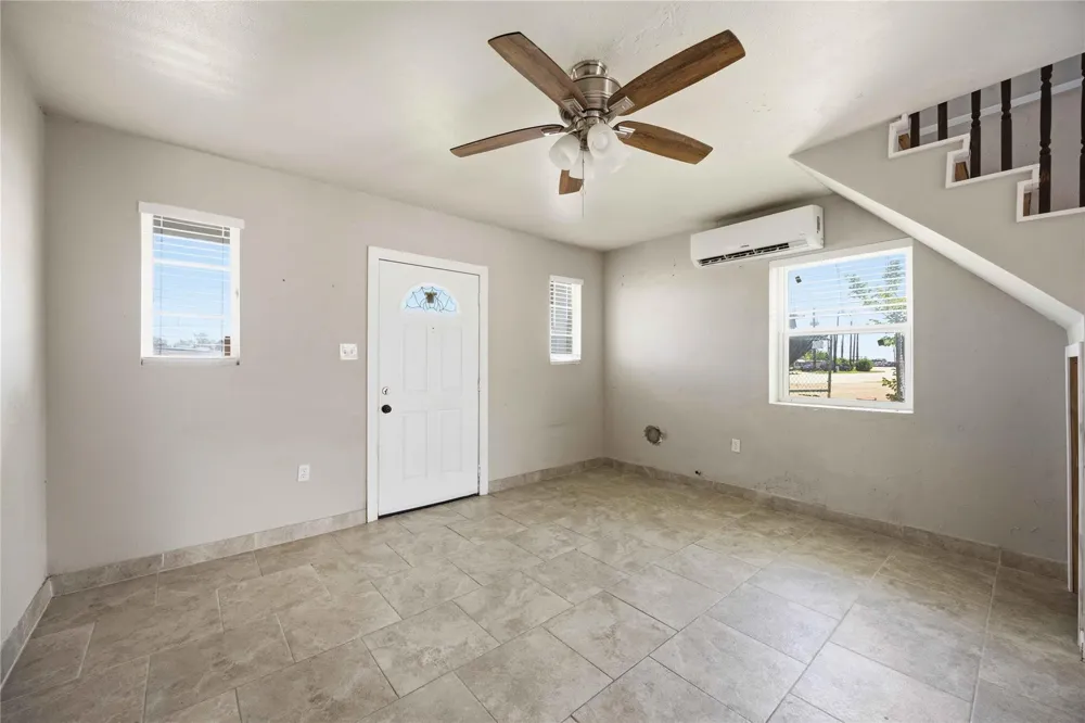 6105 Bayway Drive Baytown, TX 77520