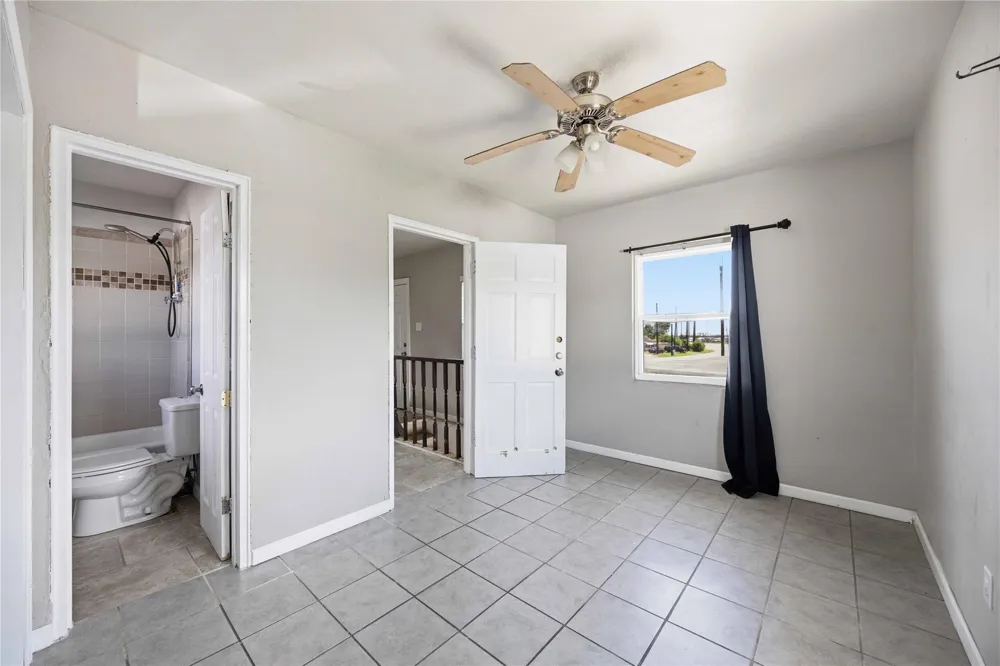 6105 Bayway Drive Baytown, TX 77520