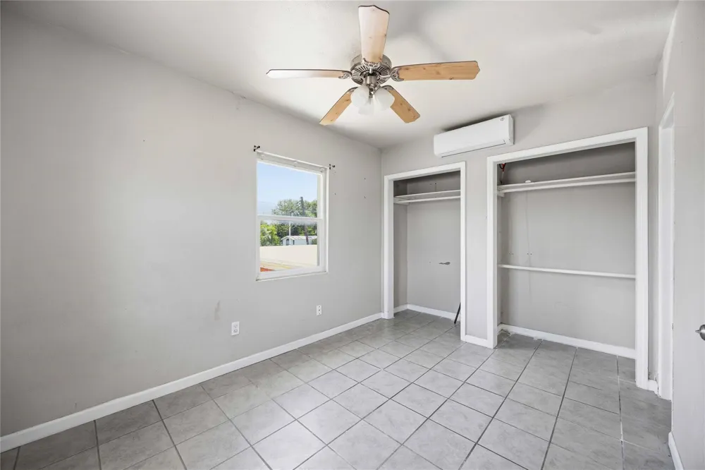 6105 Bayway Drive Baytown, TX 77520