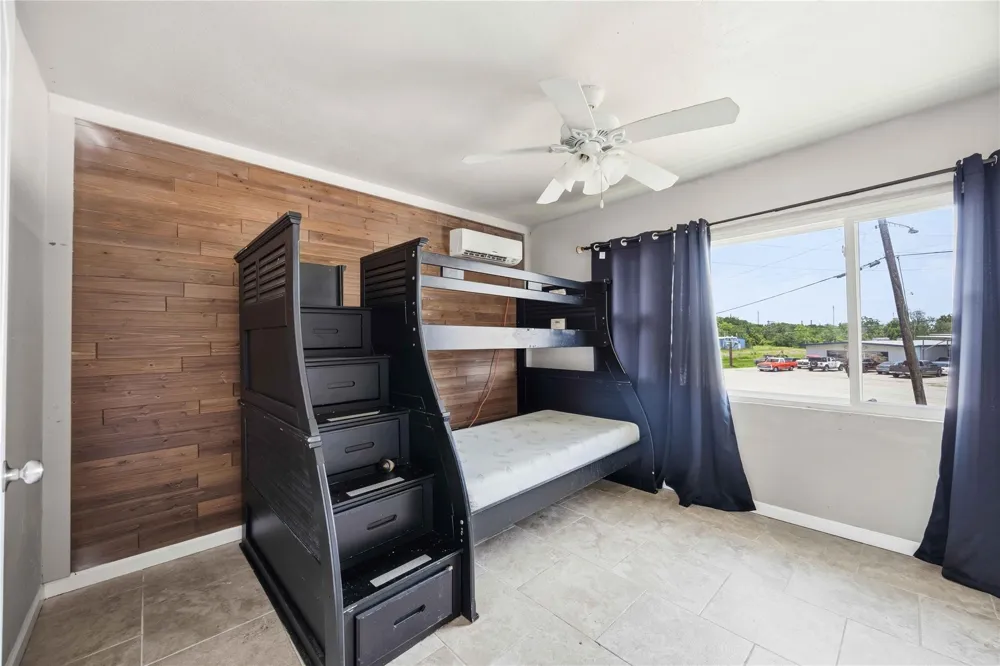 6105 Bayway Drive Baytown, TX 77520