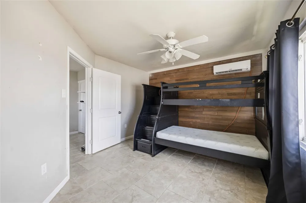6105 Bayway Drive Baytown, TX 77520