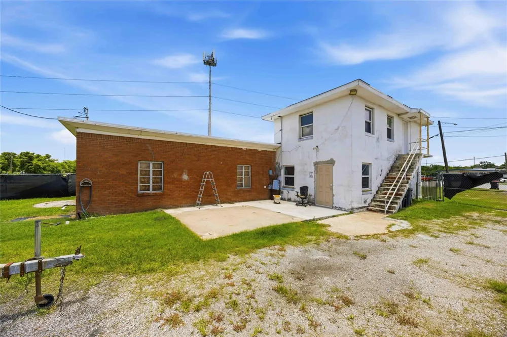 6105 Bayway Drive Baytown, TX 77520