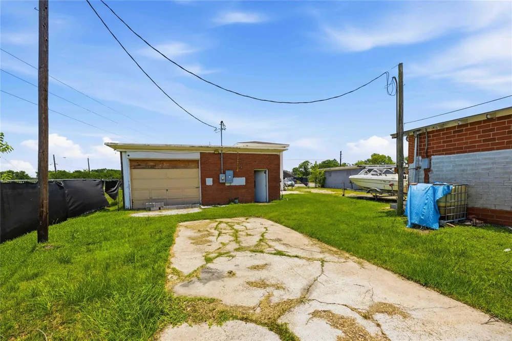 6105 Bayway Drive Baytown, TX 77520