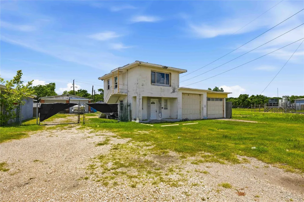 6105 Bayway Drive Baytown, TX 77520