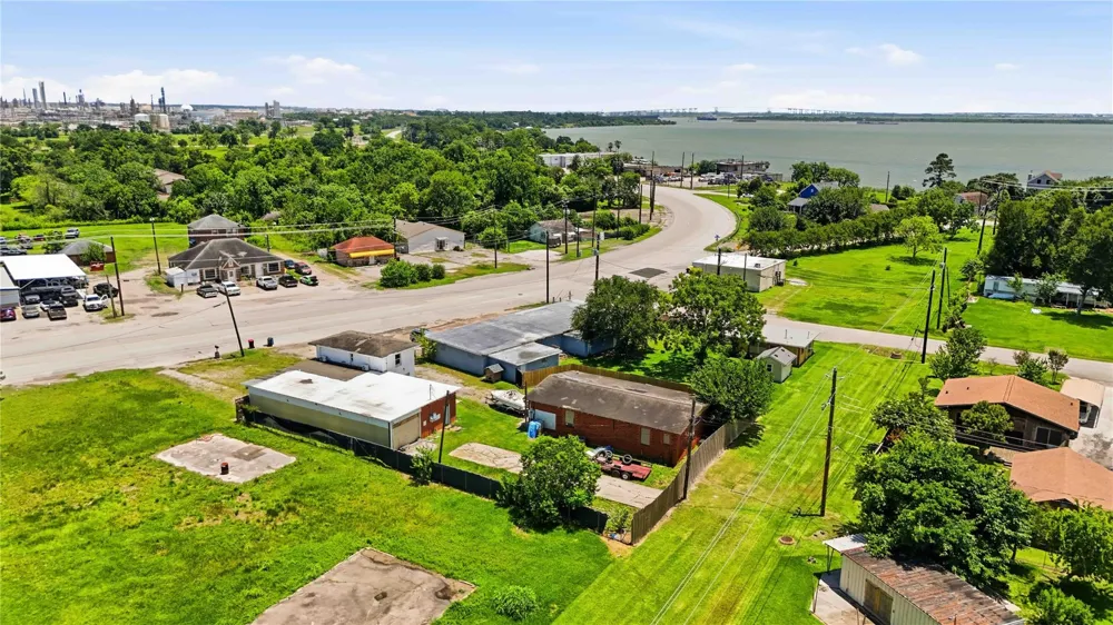 6105 Bayway Drive Baytown, TX 77520