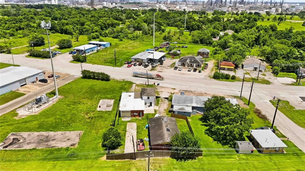 6105 Bayway Drive Baytown, TX 77520