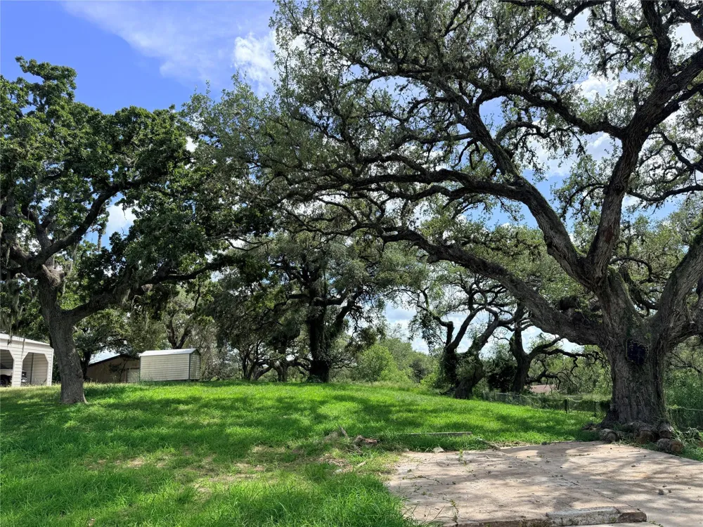 911 Moss Lane Cuero, TX 77954