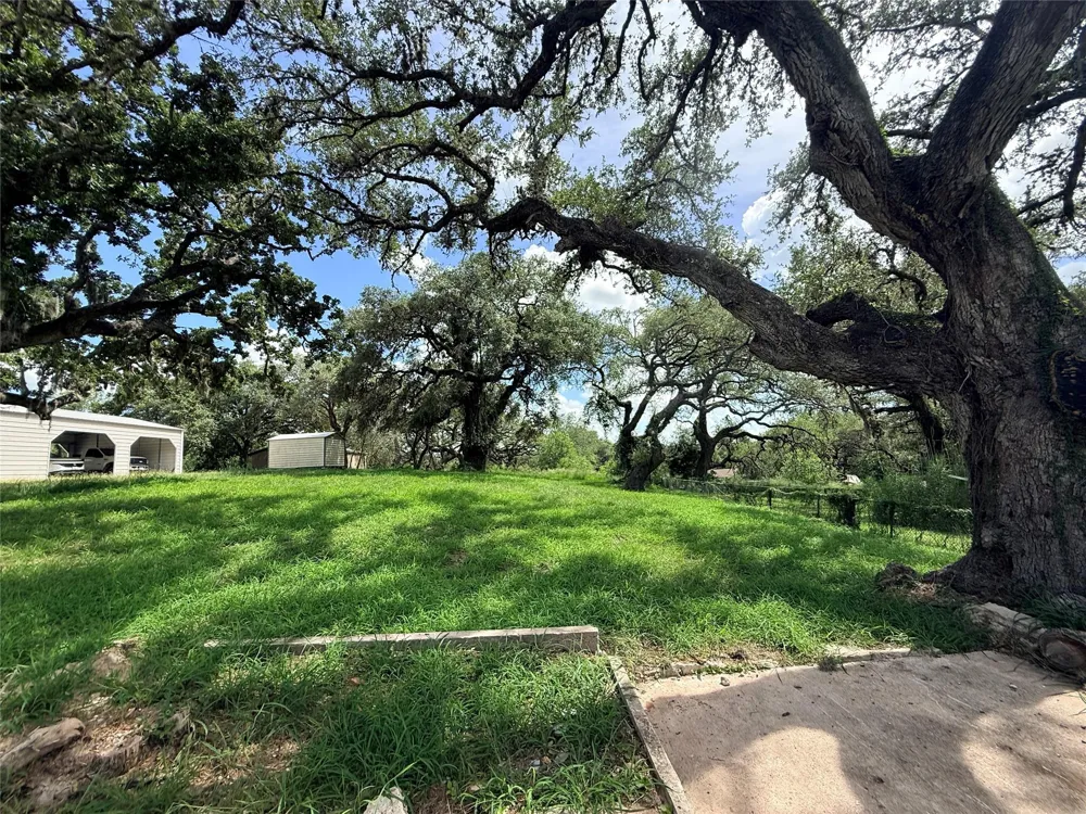 911 Moss Lane Cuero, TX 77954