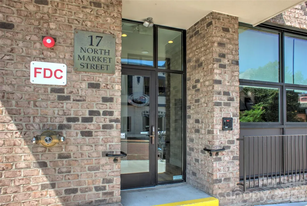 17 Market Street #202 Asheville, NC 28801