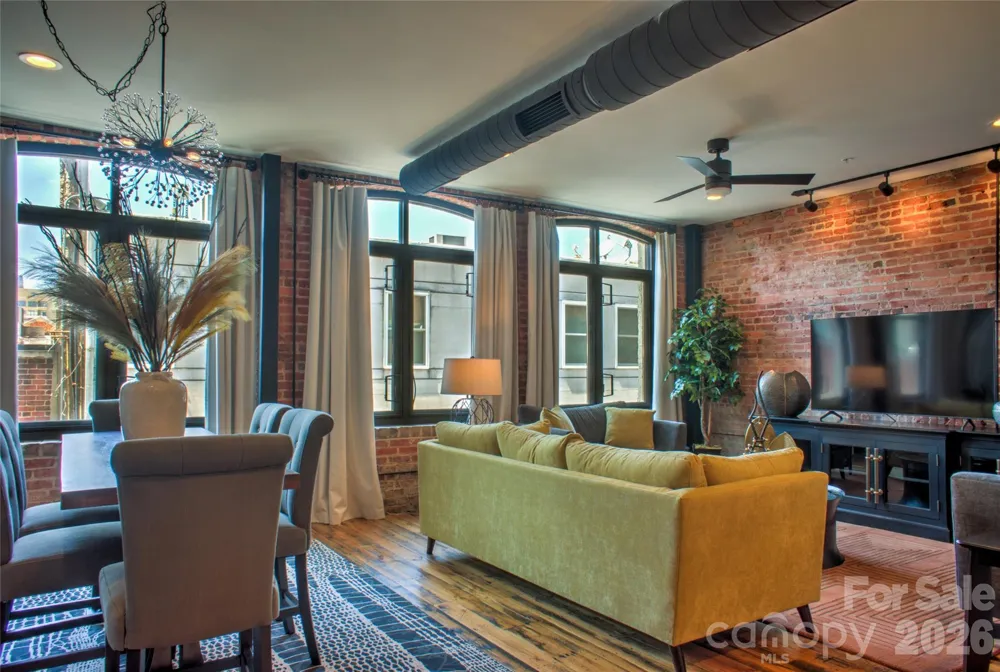 17 Market Street #202 Asheville, NC 28801