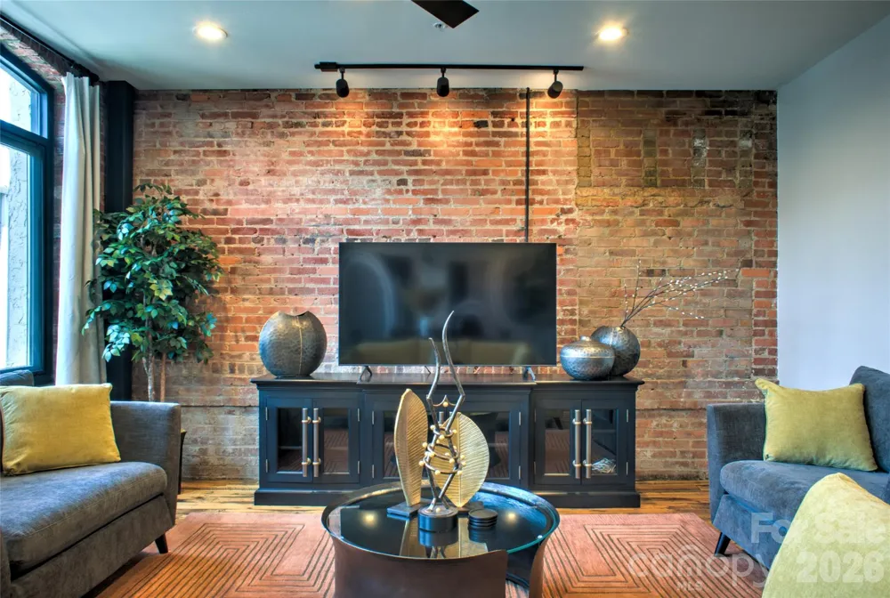 17 Market Street #202 Asheville, NC 28801
