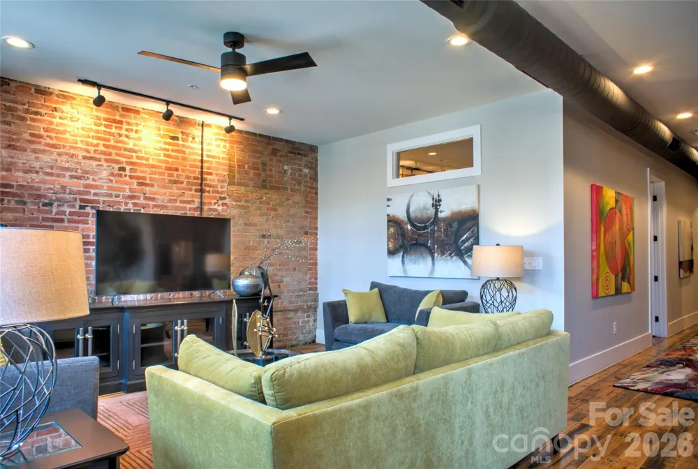 17 Market Street #202 Asheville, NC 28801