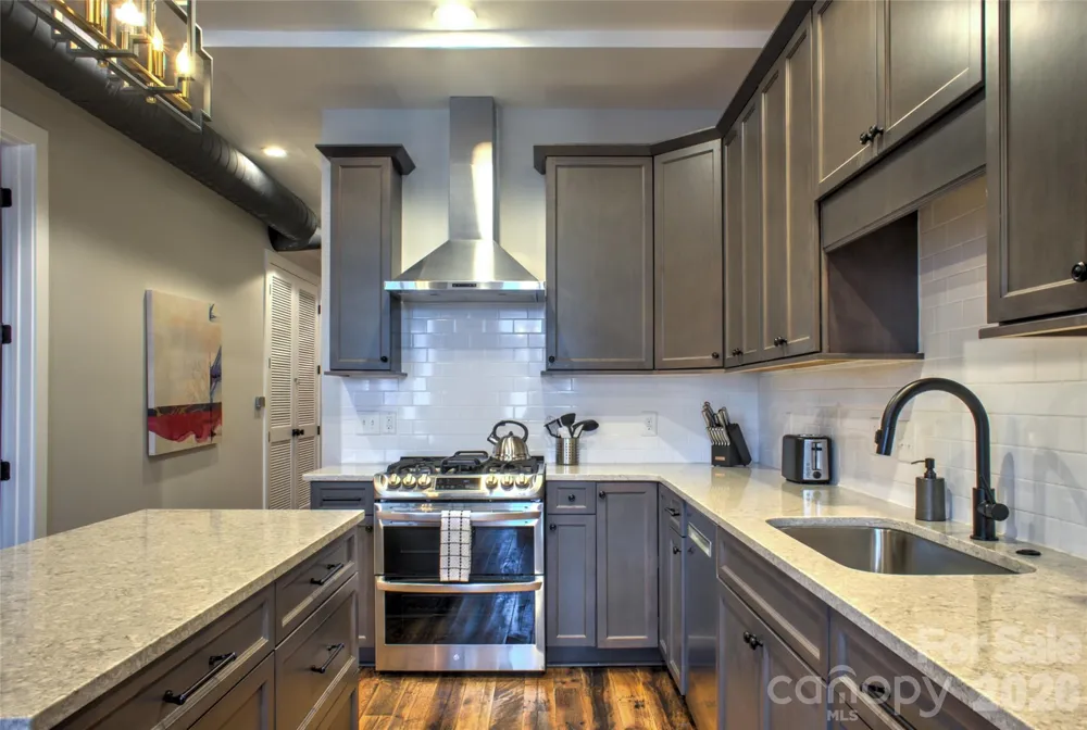 17 Market Street #202 Asheville, NC 28801