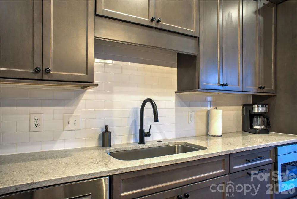 17 Market Street #202 Asheville, NC 28801
