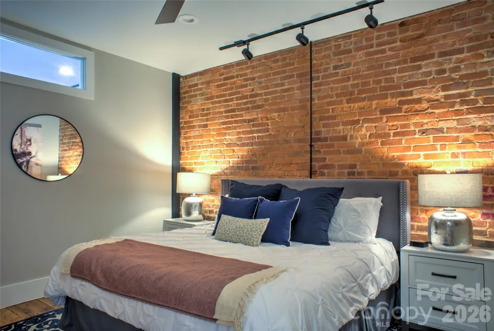 17 Market Street #202 Asheville, NC 28801