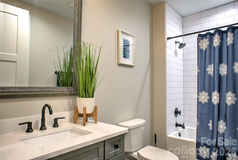 17 Market Street #202 Asheville, NC 28801
