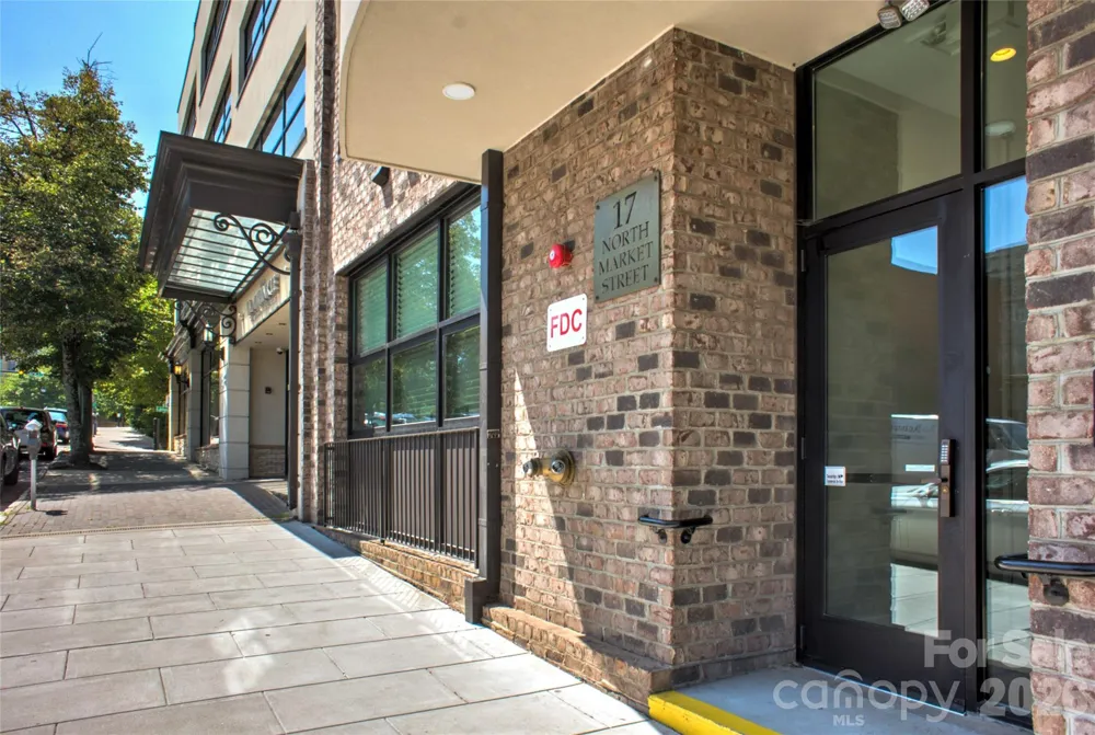 17 Market Street #202 Asheville, NC 28801