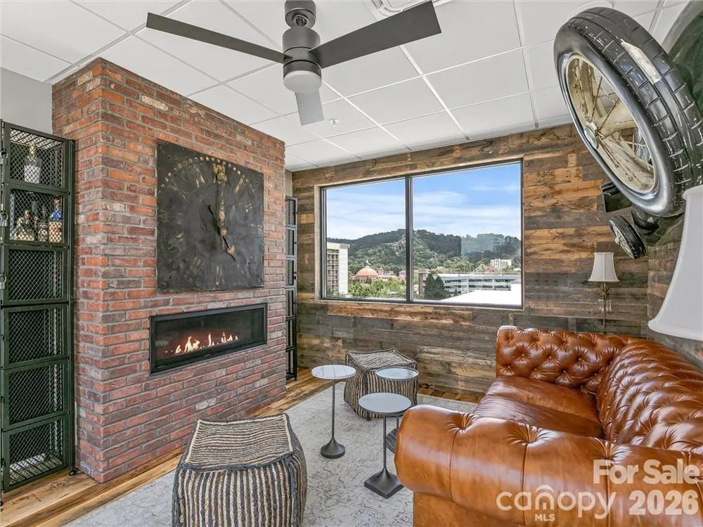 17 Market Street #202 Asheville, NC 28801