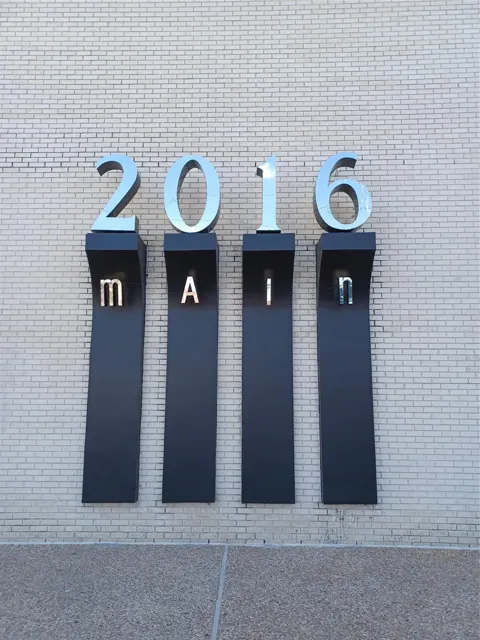 2016 Main Street #605