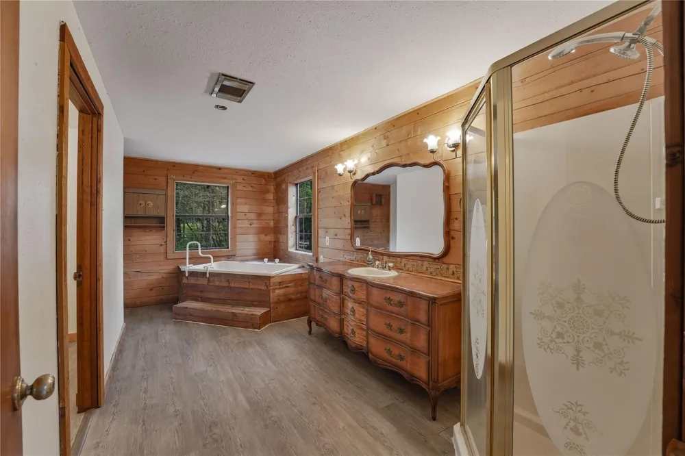 1555 Wildwood Road Ledbetter, TX 78946