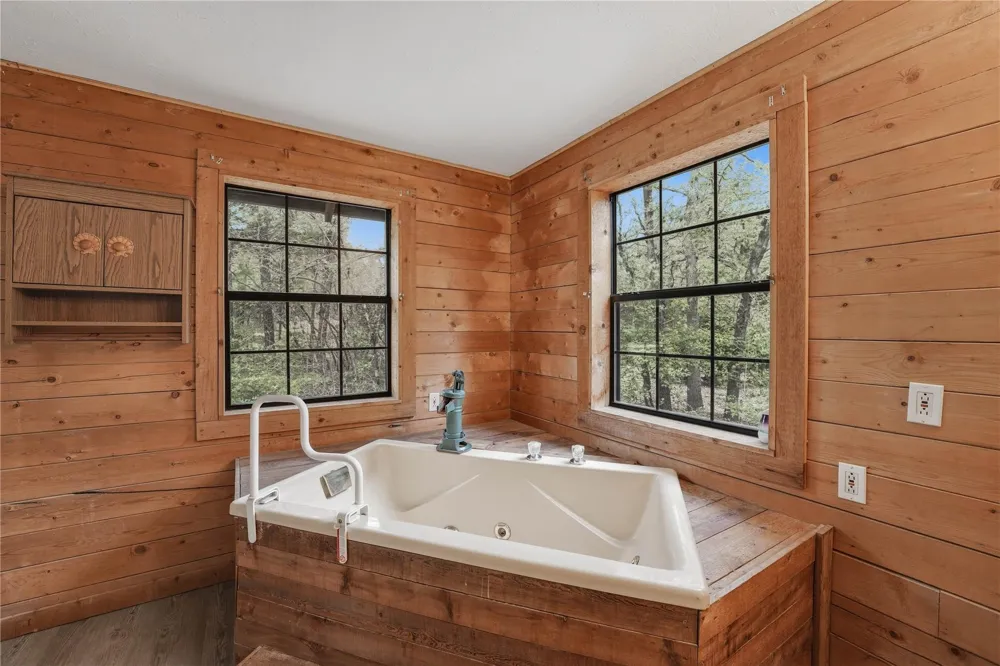 1555 Wildwood Road Ledbetter, TX 78946