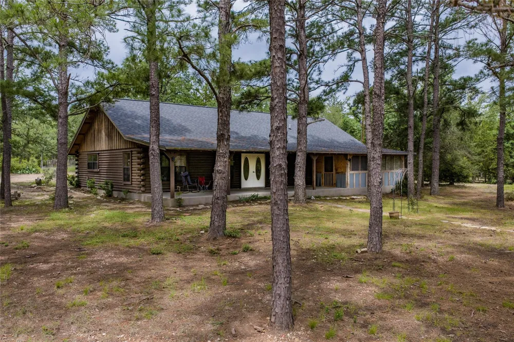1555 Wildwood Road Ledbetter, TX 78946