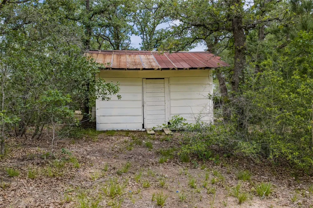 1555 Wildwood Road Ledbetter, TX 78946