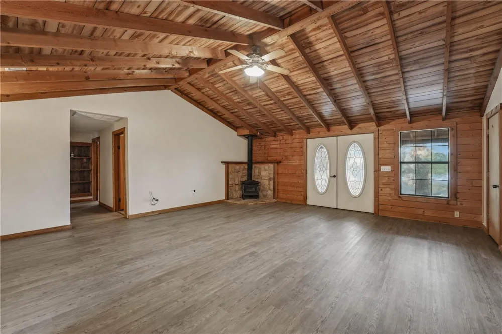 1555 Wildwood Road Ledbetter, TX 78946