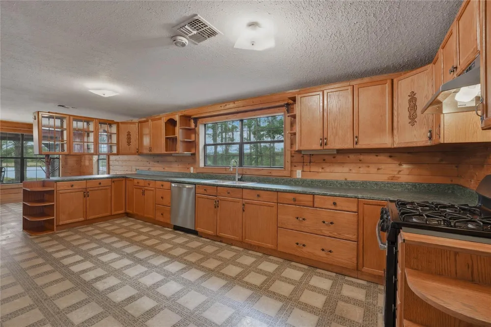 1555 Wildwood Road Ledbetter, TX 78946