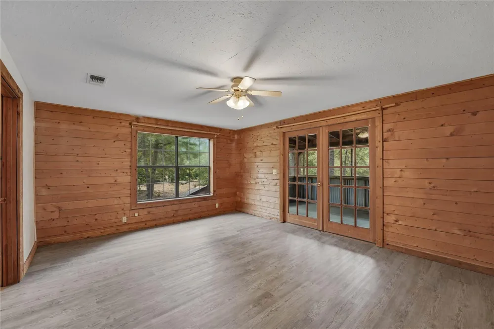1555 Wildwood Road Ledbetter, TX 78946