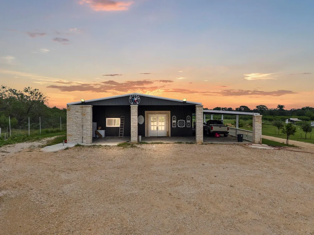 1950 County Road 430 Waelder, TX 78959
