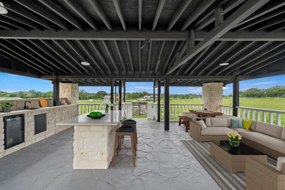 1950 County Road 430 Waelder, TX 78959
