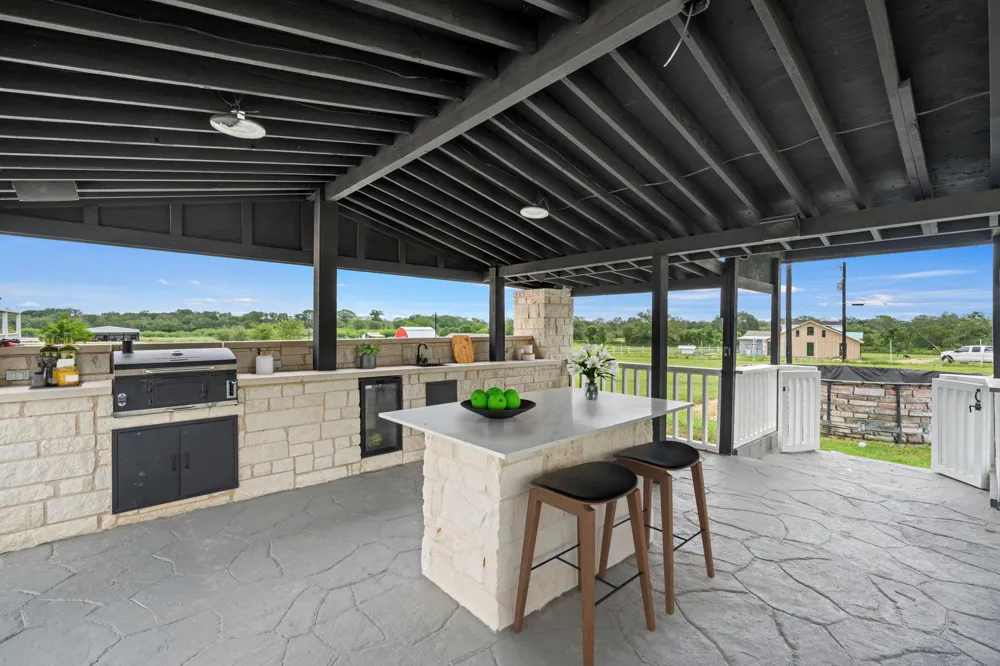 1950 County Road 430 Waelder, TX 78959