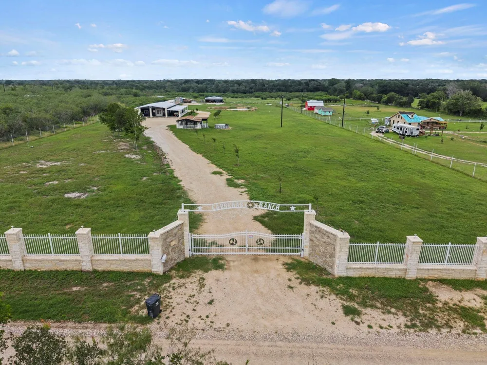 1950 County Road 430 Waelder, TX 78959