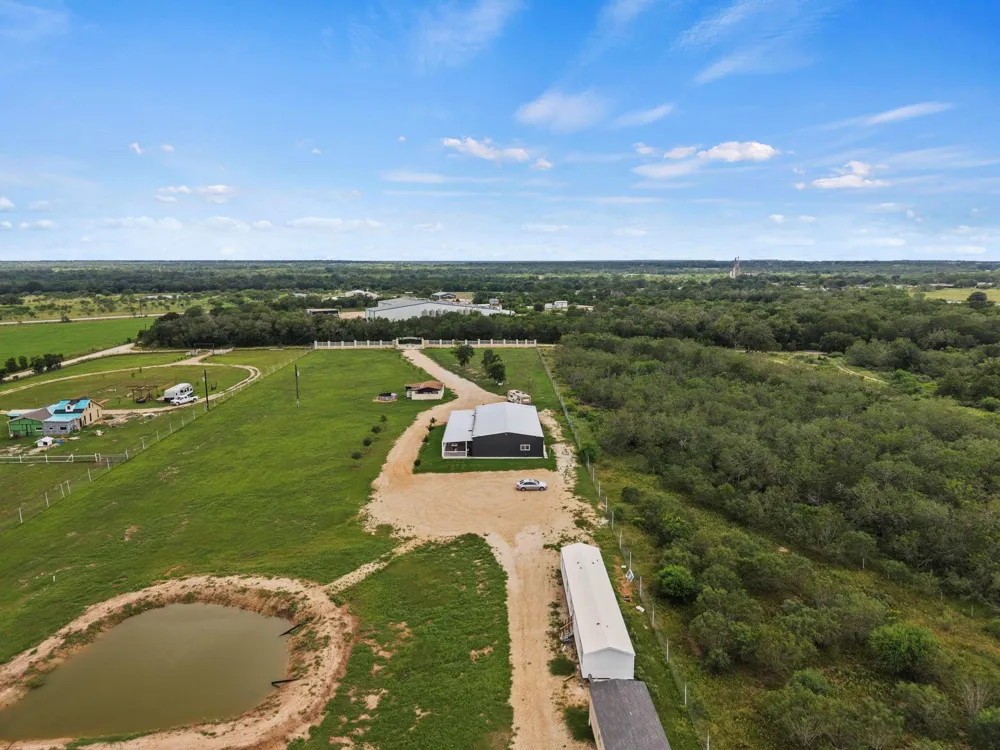 1950 County Road 430 Waelder, TX 78959