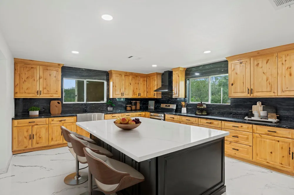1950 County Road 430 Waelder, TX 78959