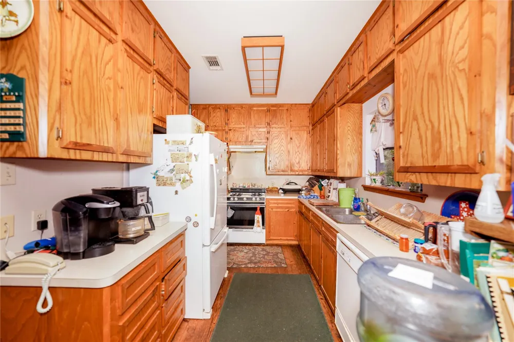 148 Lake Falls Road Huntsville, TX 77320