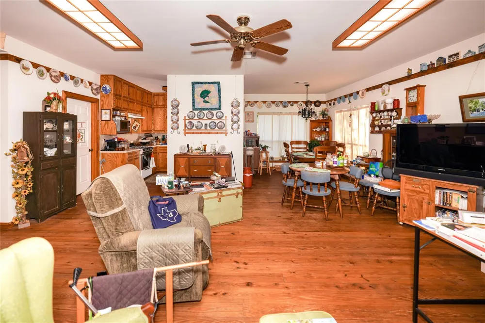 148 Lake Falls Road Huntsville, TX 77320