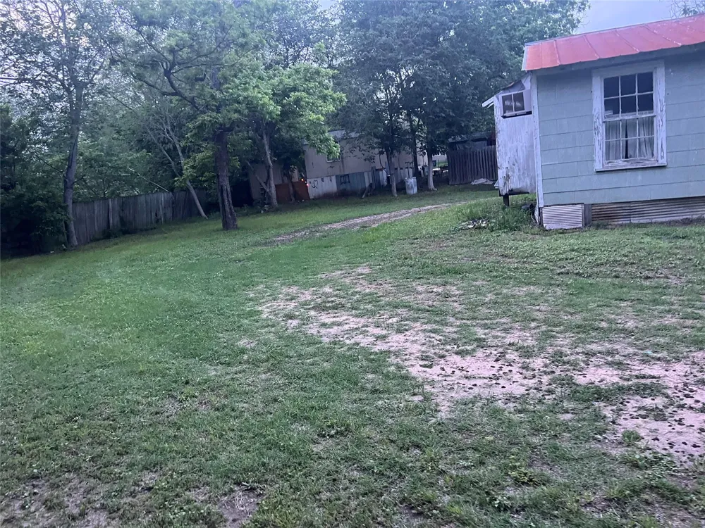 1121 College Street Gonzales, TX 78629