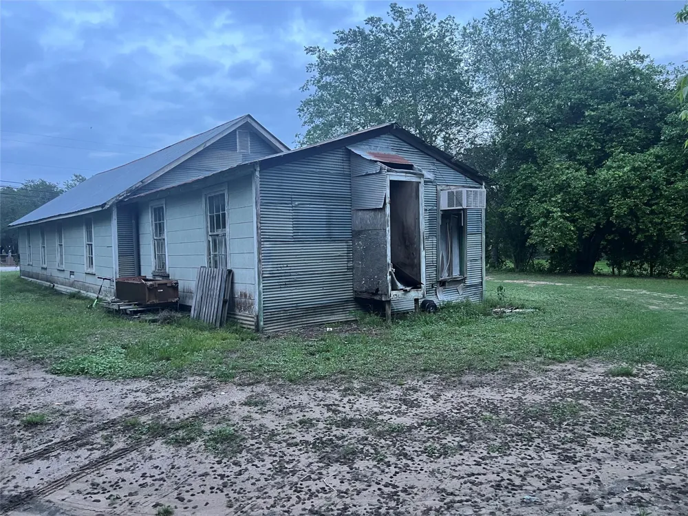 1121 College Street Gonzales, TX 78629
