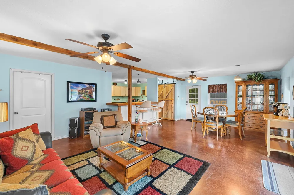 4942 Old Wagon Lane Richards, TX 77873
