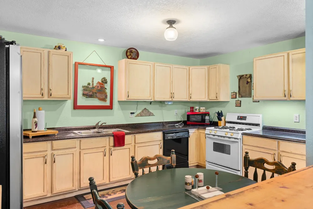 4942 Old Wagon Lane Richards, TX 77873
