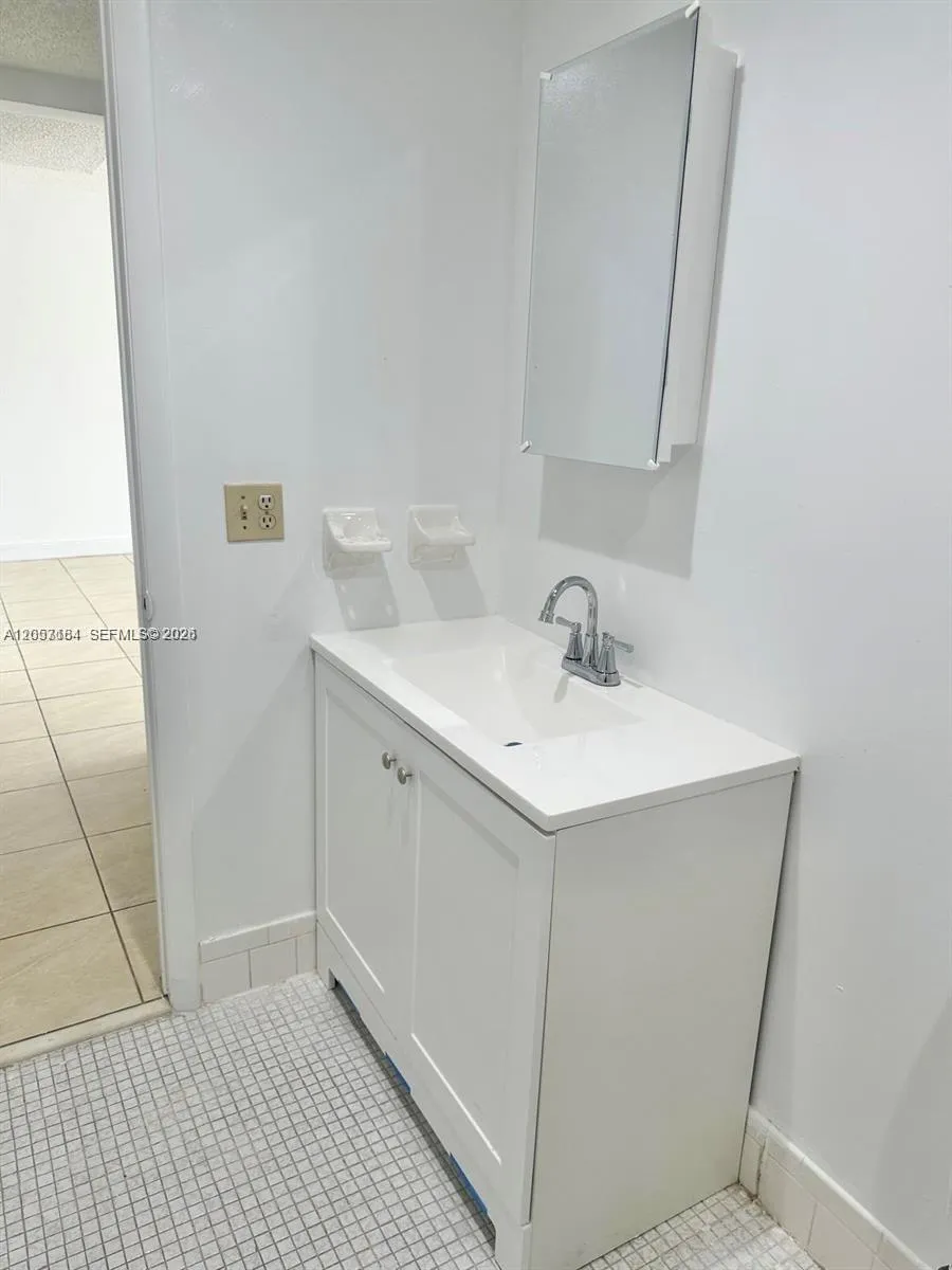 10090 NW 80th Ct #1542 Hialeah Gardens, FL 33016