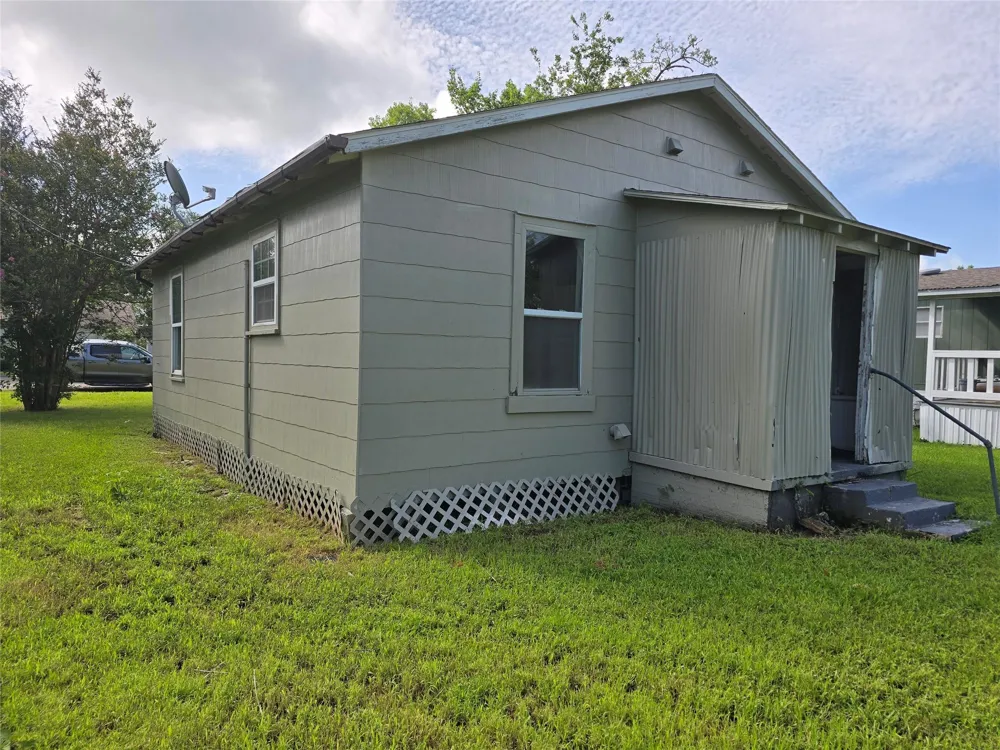 115 S Dallas Street Bremond, TX 76629