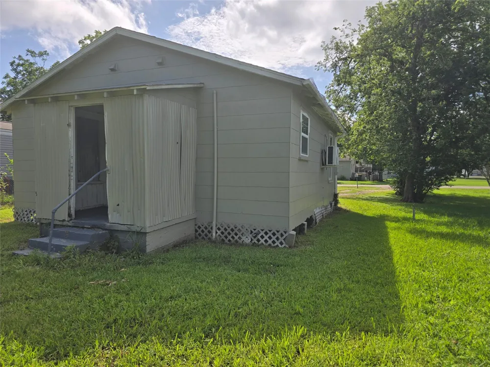115 S Dallas Street Bremond, TX 76629