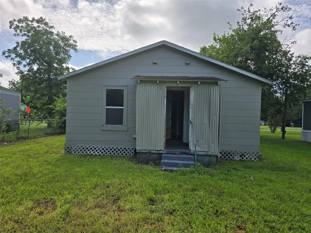 115 S Dallas Street Bremond, TX 76629